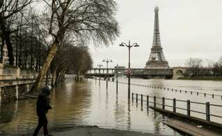 Swollen Seine halts trains as France braces for floods