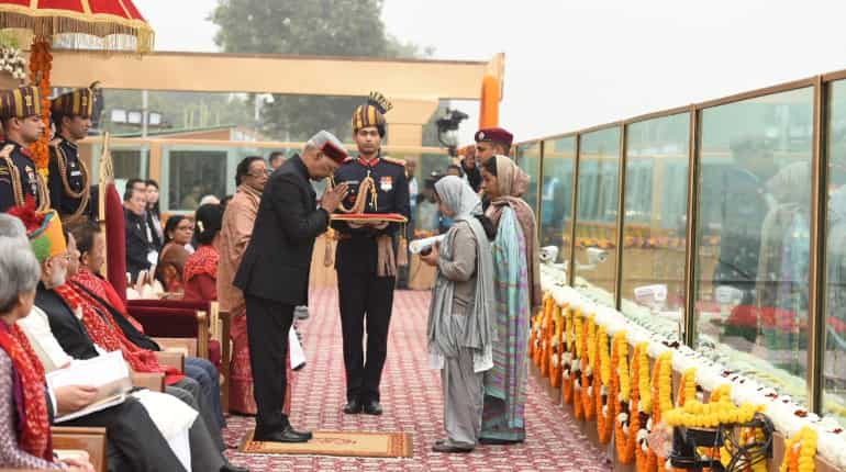 R-Day: Prez turns emotional after honouring Garud commando