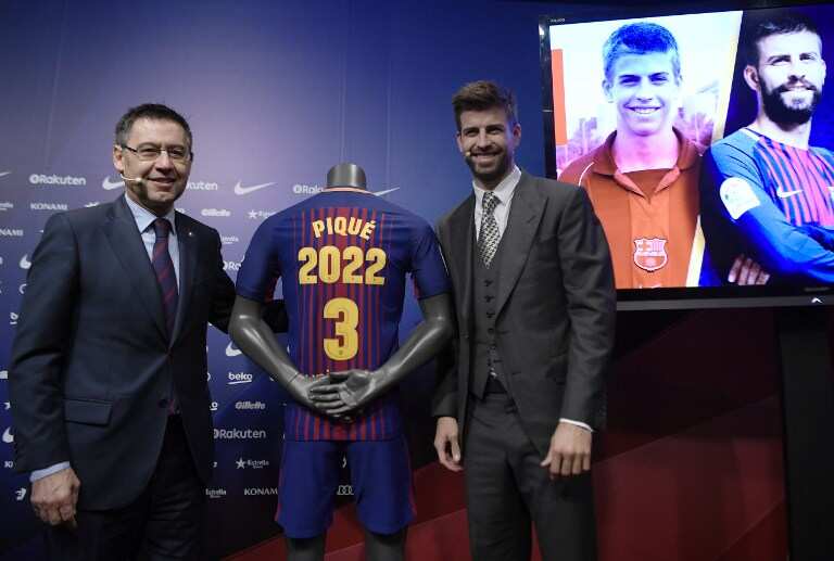 Gerard Pique extends contract until 2022 Gerard Pique extends contract until 2022