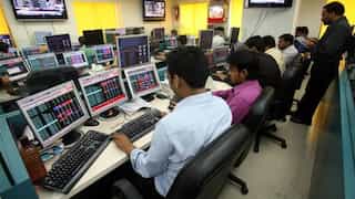 Sensex cracks over 368 points; banking, auto stocks drag