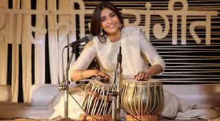 In Photo: Sonam Kapoor turns musician in Akshay Kumar's 'PadMan'