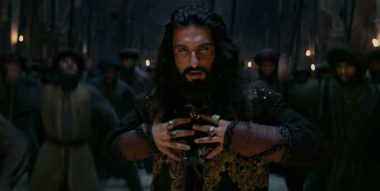 This mashup of Ranveer Singh's Alauddin Khilji dancing to Psy's Gangnam style is just perfect