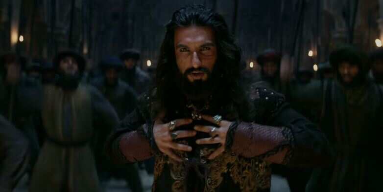 This mashup of Ranveer Singh's Alauddin Khilji dancing to Psy's Gangnam style is just perfect