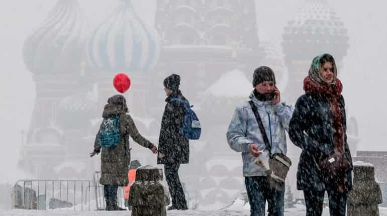 Almost half of young Russians want to emigrate: Report Almost half of young Russians want to emigrate: Report