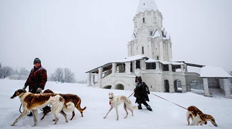 Record snowfall hits Moscow