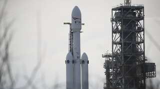 SpaceX poised to launch 'world's most powerful rocket'