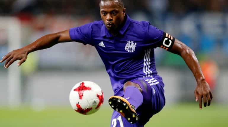 Evra, kicked out of Marseille, joins West Ham on free transfer