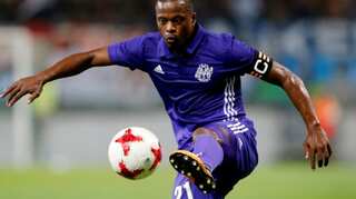 Evra, kicked out of Marseille, joins West Ham on free transfer