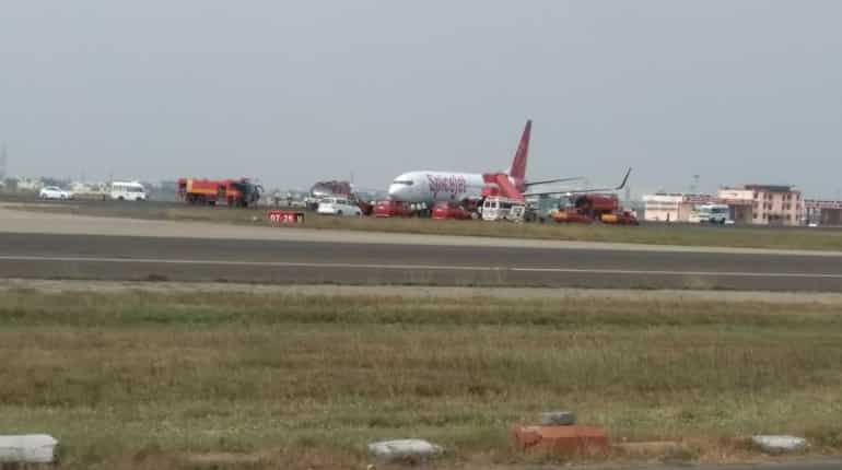 Main Chennai Airport runway closed after SpiceJet plane tyre bursts on take-off