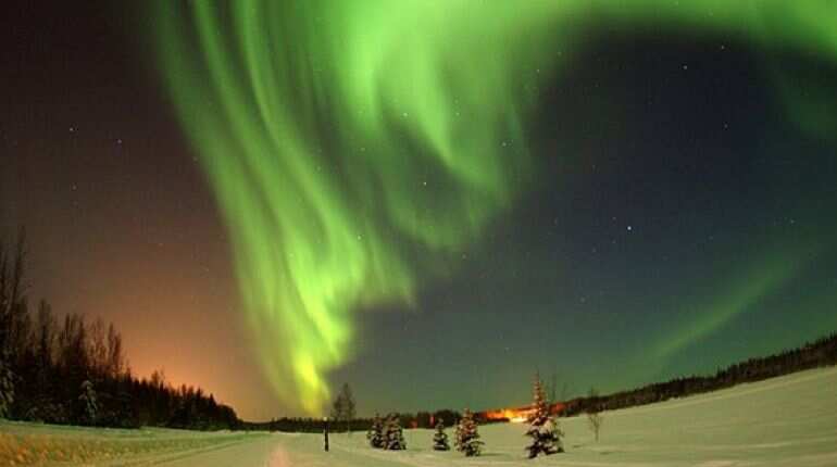 During Halloween weekend, solar flare helps northern lights become visible to US During Halloween weekend, solar flare helps northern lights become visible to US