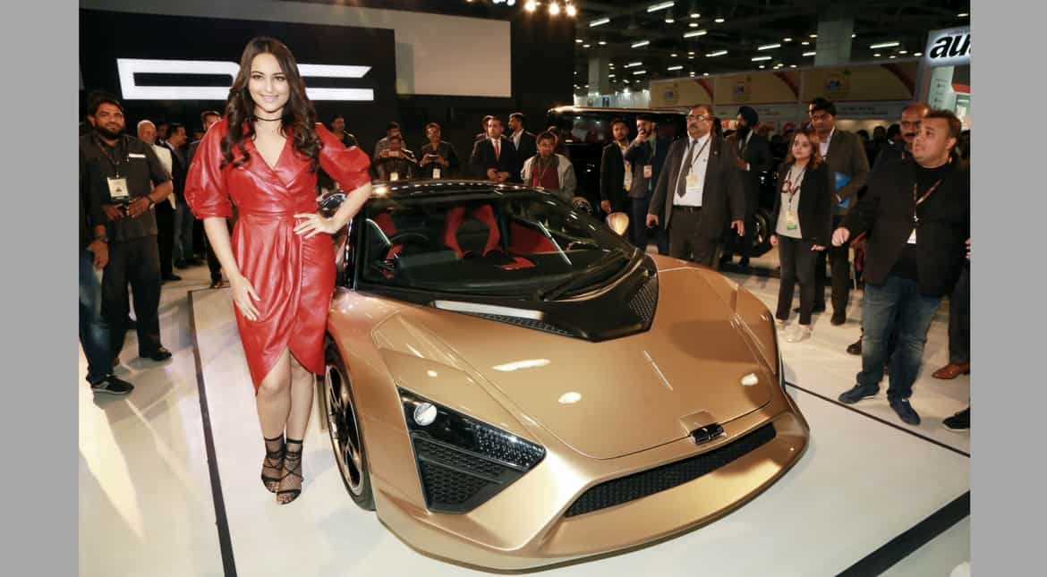 Sonakshi Sinha poses for the camera. (Source: Yogen Shah)