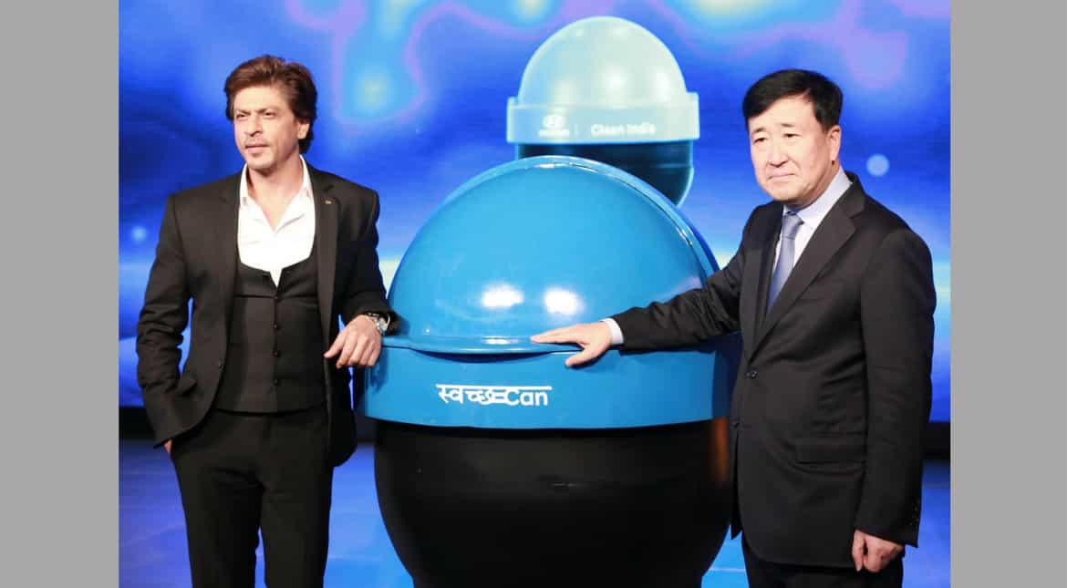 Shah Rukh Khan on Thursday showed support for PM Narendra Modi's Swachh Bharat Abhiyan by unveiling 'Swachh Can', a portable bin for car users