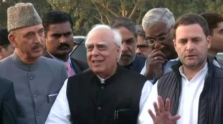 Opposition leaders meet President, demand independent probe into Justice Loya's death
