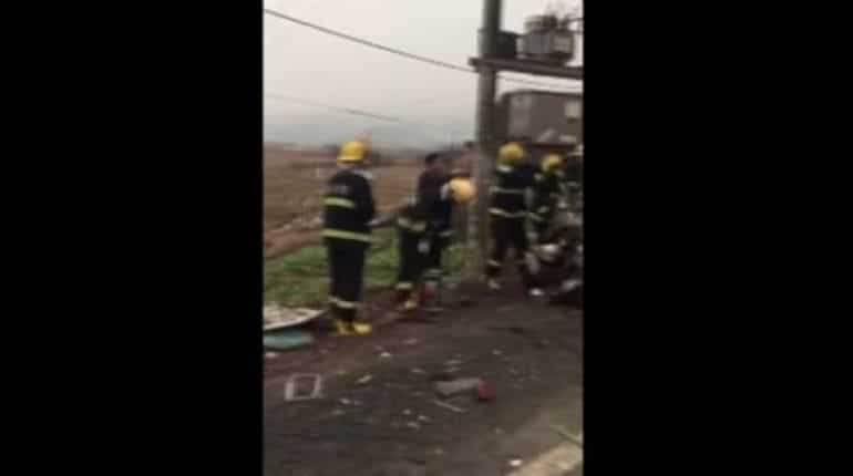 China: 10 killed in minibus-truck collision China: 10 killed in minibus-truck collision