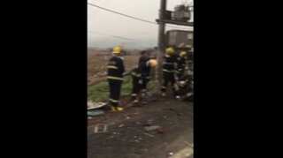 China: 10 killed in minibus-truck collision