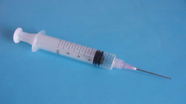 Plaint against Varanasi doctor for leaving syringe inside woman's stomach after surgery Plaint against Varanasi doctor for leaving syringe inside woman's stomach after surgery