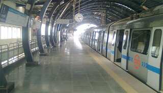 Tired of diabetes, man jumps in front of Delhi metro train