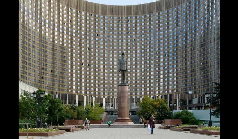 Massive fire in Moscow hotel, guests evacuated Massive fire in Moscow hotel, guests evacuated