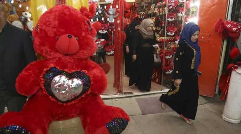 Pakistan bans Valentine Day's celebrations after High Court ruling Pakistan bans Valentine Day's celebrations after High Court ruling