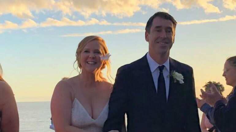 Amy Schumer secretly weds beau Chris Fischer