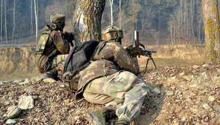Pakistan troops shell forward posts, villages in J&K 's Poonch, India retaliates