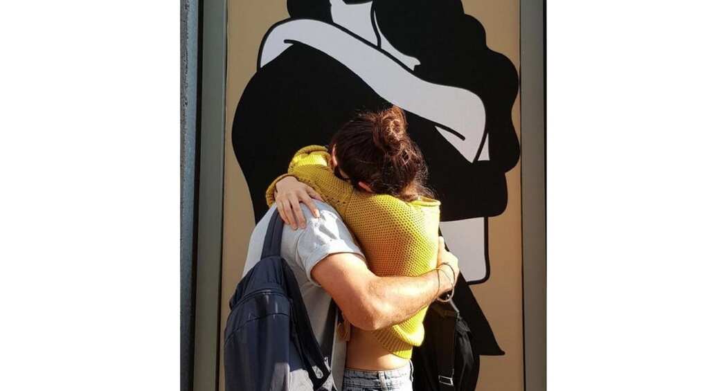 In Photo: Virat Kohli shares a passionate kiss with his one and only!
