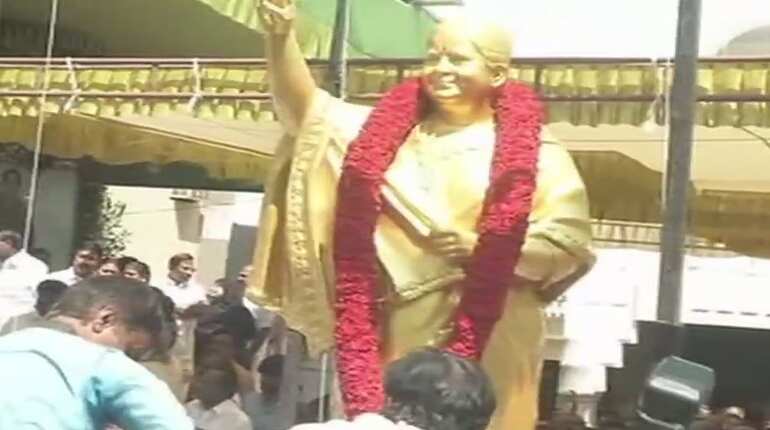 Tamil Nadu CM, deputy unveil Jayalalithaa's statue at party office Tamil Nadu CM, deputy unveil Jayalalithaa's statue at party office