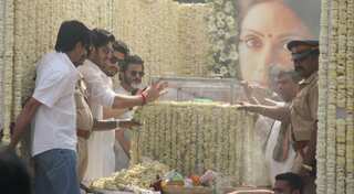 Sridevi cremated with state honours as Boney Kapoor performs last rites