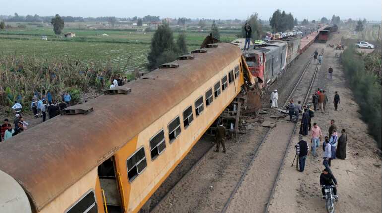 At least 15 people killed in Egyptian train crash