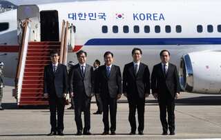 In new peace initiative after Winter Olympics, South Korean officials leave for North Korea