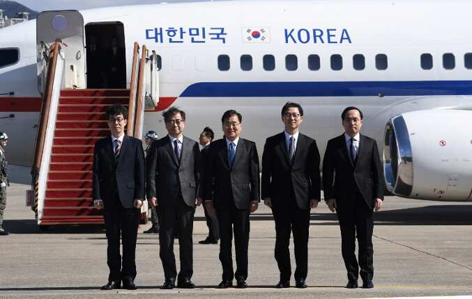 In new peace initiative after Winter Olympics, South Korean officials leave for North Korea