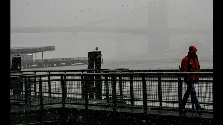 Snowstorm batters US Northeast
