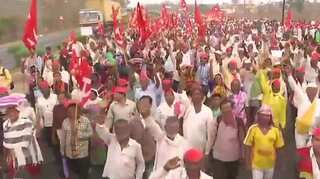 Maharashtra: 30,000 farmers head towards Mumbai to demand complete loan waiver