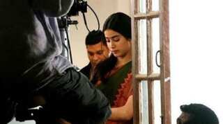 Janhvi Kapoor returns to work on 'Dhadak' sets, see pics