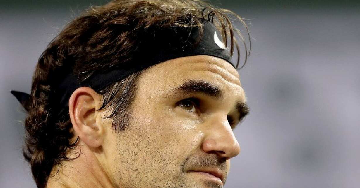 Roger Federer eases past Federico Delbonis in rain-hit match