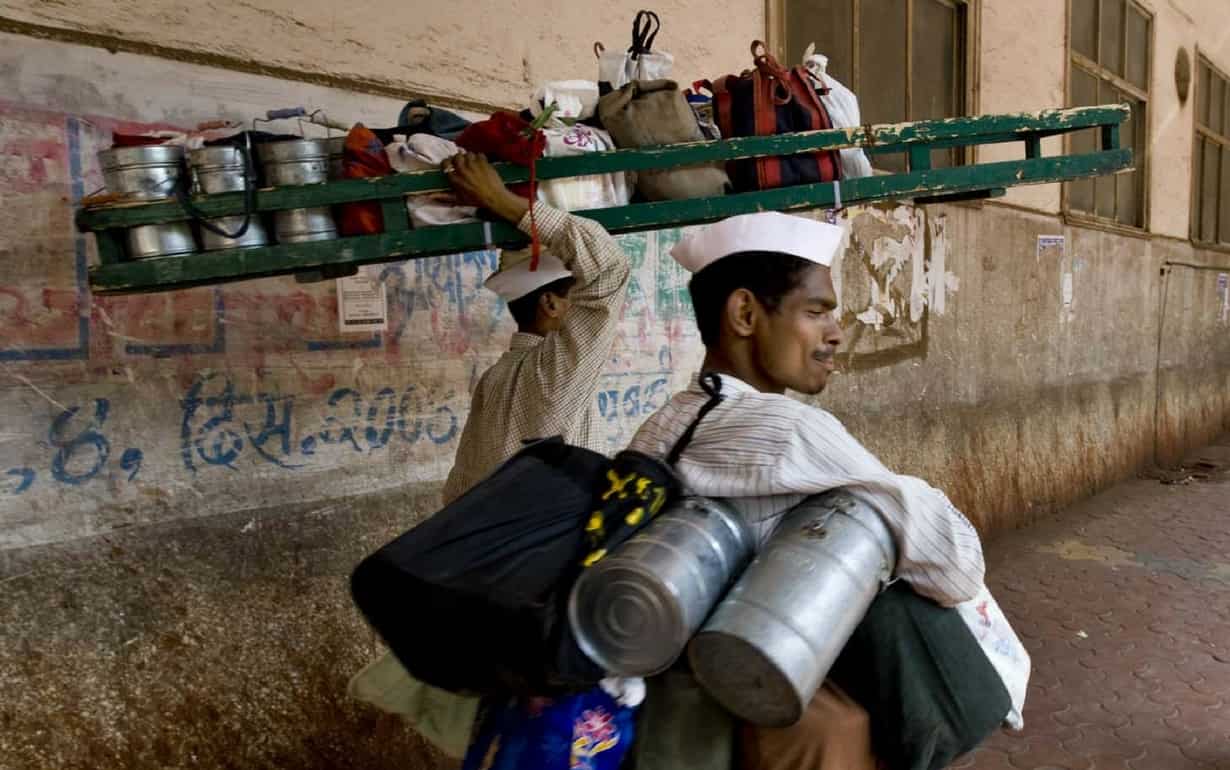 Dabbawalas, Mumbaikars feed protesting farmers