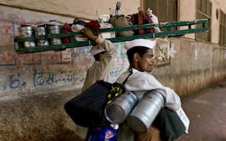 Dabbawalas, Mumbaikars feed protesting farmers