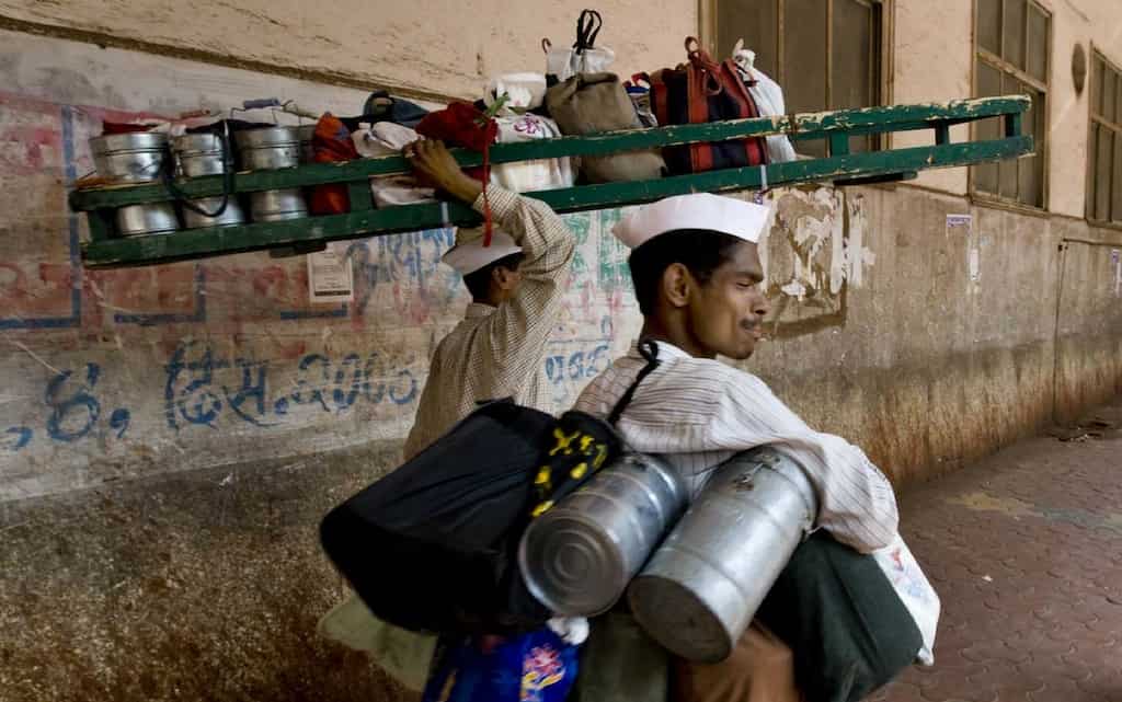 Dabbawalas, Mumbaikars feed protesting farmers