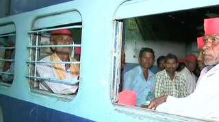 Maharashtra farmers return to village after govt's assent to demand