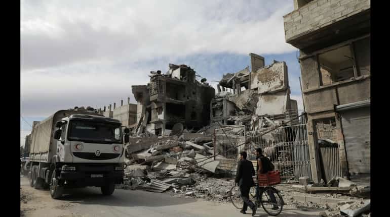 Death and exodus as two Syria assaults escalate Death and exodus as two Syria assaults escalate