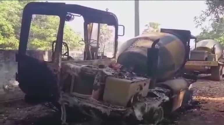 Naxals torch vehicles, abduct contractor in Chhattisgarh