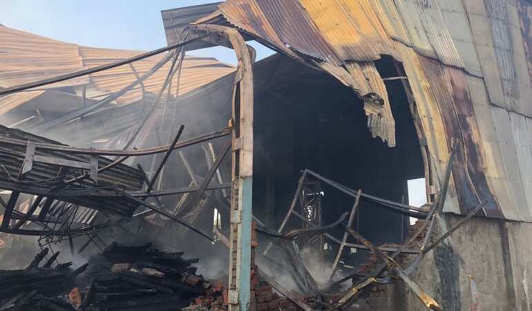 Massive fire breaks out at godown in Maharashtra Nagar