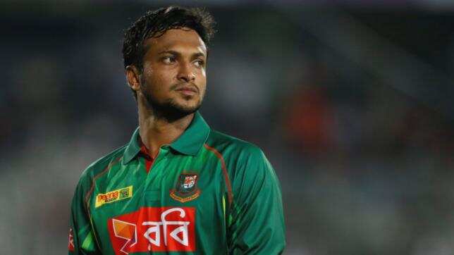 Cricket: Shakib Al Hasan uproots stumps and argues with umpire in Dhaka T20 League