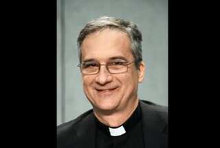 Vatican communications chief Vigano resigns over 'lettergate' scandal