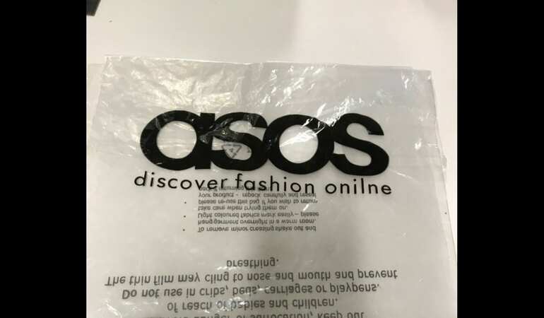 Major fashion retailer prints 17,000 bags with typo Major fashion retailer prints 17,000 bags with typo