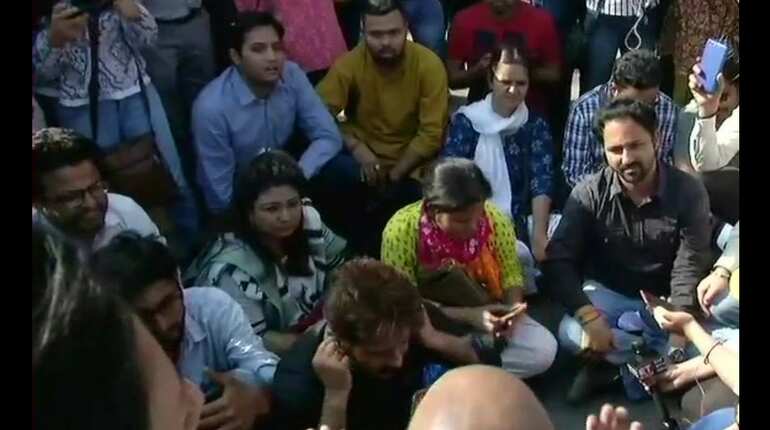 JNU protest row: Journalists agitate outside Delhi police headquarters