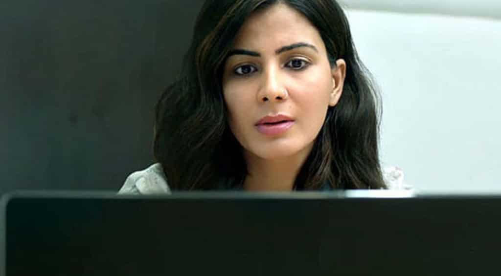 Kirti Kulhari watches film on big screen as mark of support to cinema halls