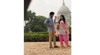 Janhvi Kapoor, Ishaan Khatter shoot outside the iconic Victoria Memorial in Kolkata, see pics