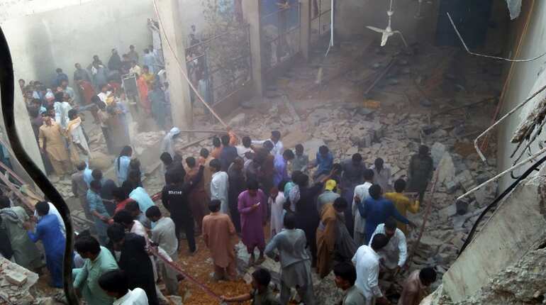 Roof collapse kills 11 in southern Pakistan Roof collapse kills 11 in southern Pakistan