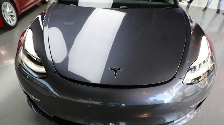 Tesla voluntarily recalls Model S vehicles over power steering bolts